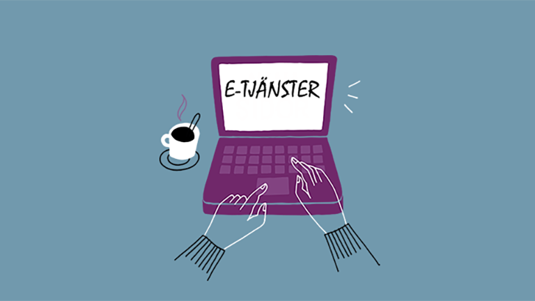 En medlem sitter med en kaffekopp och en dator och ska logga in på e-tjänsten